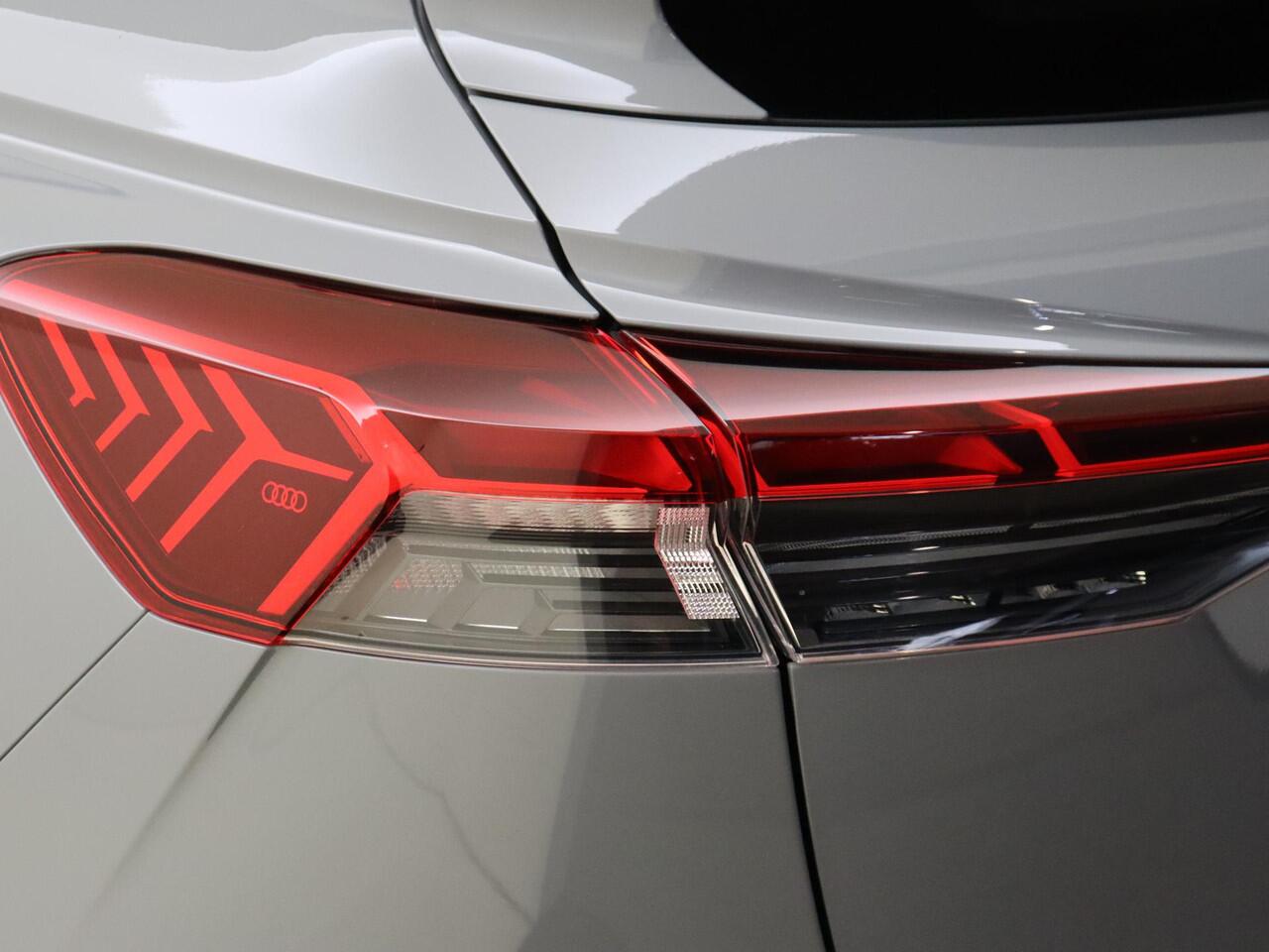 Audi Q4 Sportback e-tron 40 S edition 77 kWh | Head-up display | Keyless | LED matrix verlichting | Adaptieve cruise control | Achteruitrijcamera | Navigatie Plus | Leder/alcantara bekleding |