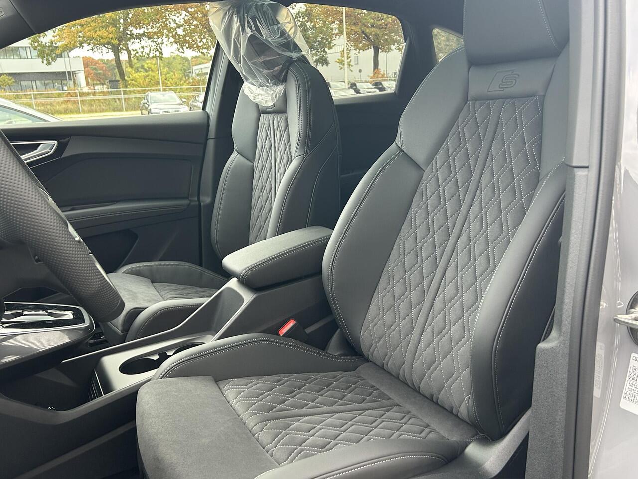 Audi Q4 Sportback e-tron S edition Competition 45 | Panoramadak | Audi Sport velgen 21" | Trekhaak | Keyless