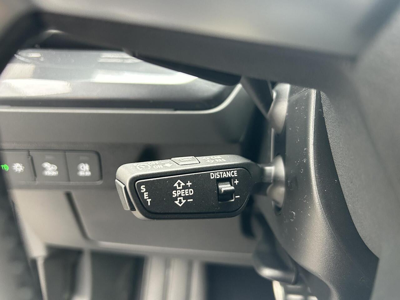 Audi Q4 Sportback e-tron S edition Competition e-tron 45 82 kWh 210 kW / 28 Elektrische Stoelen | Comfortsleutel | Glazen Panoramadak | Klimaatregelingpakket | Sfeerverlichting | Stuurverwarming | Trekhaak