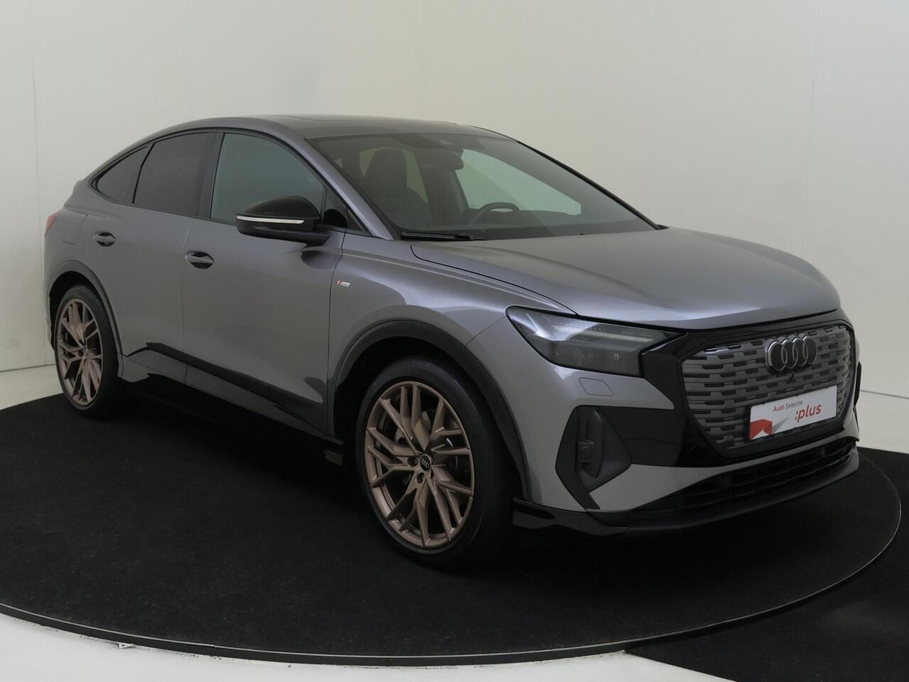 Audi Q4 Sportback e-tron 40 S edition 77 kWh | Panoramadak | Head-up display | SONOS audio | Keyless | Stoelverwarming | Lederen bekleding | Dodehoek detectie | Achteruitrijcamera | Adaptieve cruise control |