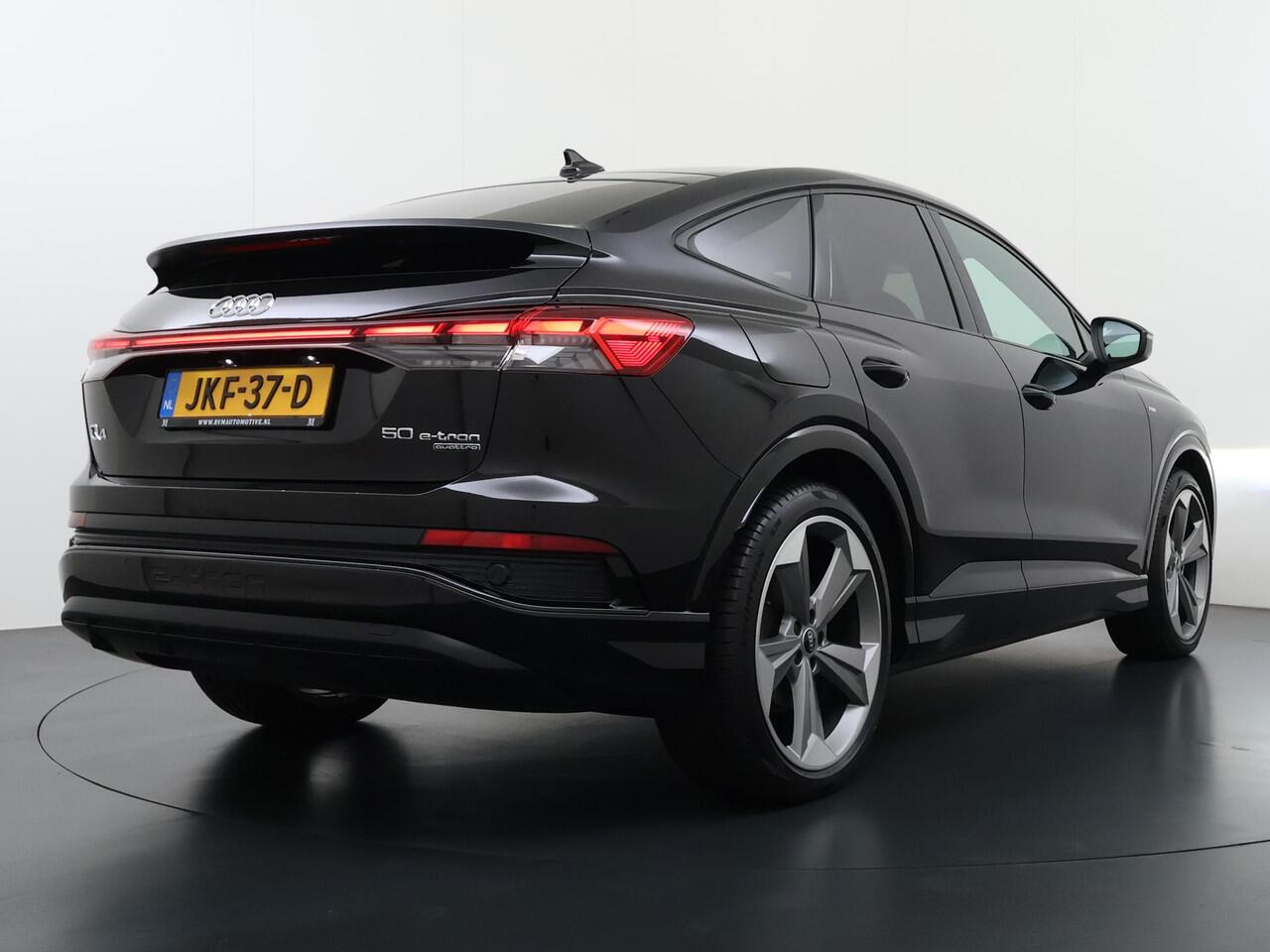 Audi Q4 Sportback e-tron 50 quattro 77 kWh S LINE VAN: ¤45.900,- VOOR: ¤40.877,- UW EINDEJAARSVOORDEEL: ¤5.023,- | in- exterieur | WARMTEPOMP| HEAD UP DISPLAY | ELECTR. STOELEN+GEHEUGEN | PANORAMADAK RIJKLAARPRIJS INCL. 12MND BOVAG | DEALER ONDERHOUDEN