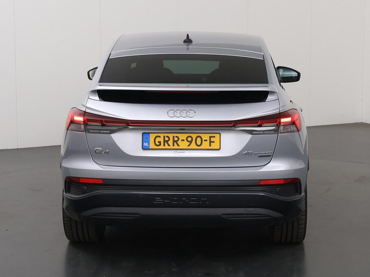 Audi Q4 Sportback e-tron 45 quattro Advanced edition 82 kWh | SOH 100% | Audi E-Care tot 11-2029 | Adaptieve Cruise Control | Camera | Sportstoelen | Stoelverwarming | Matrix LED | Comfort Pakket | Smartphone Pakket |