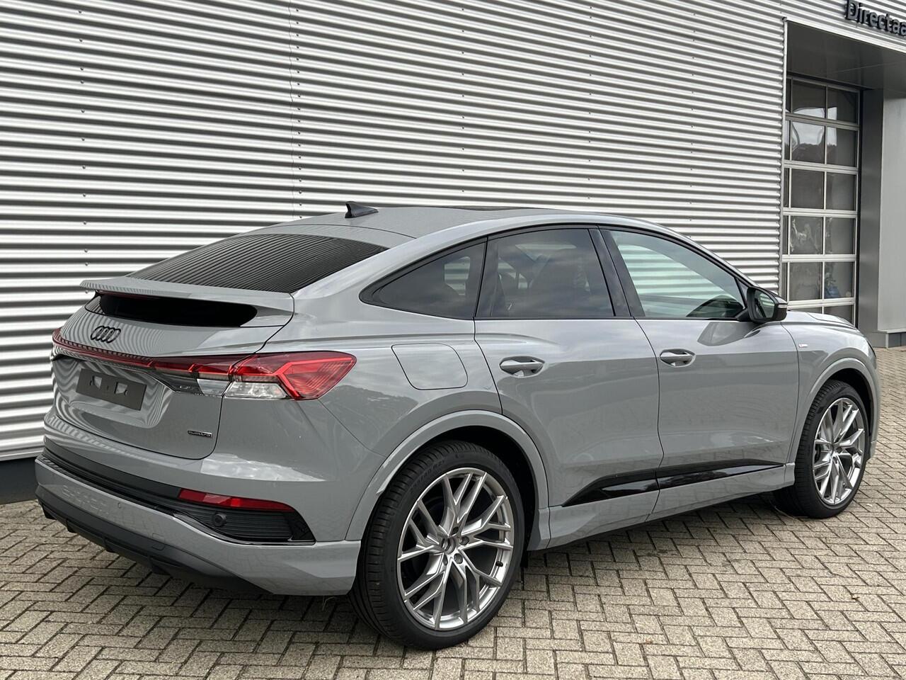 Audi Q4 Sportback e-tron S edition Competition e-tron 45 82 kWh 210 kW / 28 Elektrische Stoelen | Comfortsleutel | Glazen Panoramadak | Klimaatregelingpakket | Sfeerverlichting | Stuurverwarming | Trekhaak