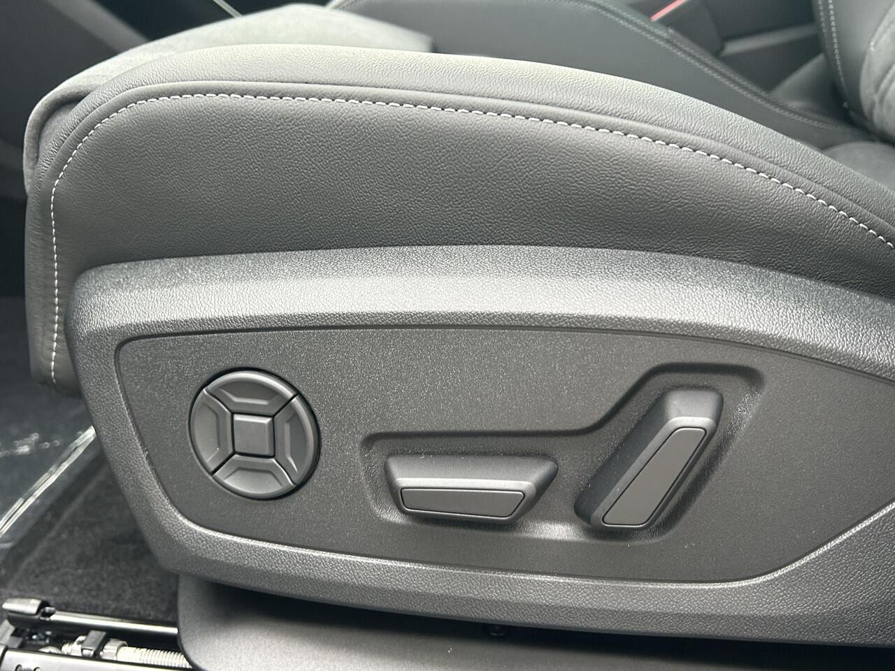 Audi Q4 Sportback e-tron S edition Competition e-tron 45 82 kWh 210 kW / 28 Elektrische Stoelen | Comfortsleutel | Glazen Panoramadak | Klimaatregelingpakket | Sfeerverlichting | Stuurverwarming | Trekhaak