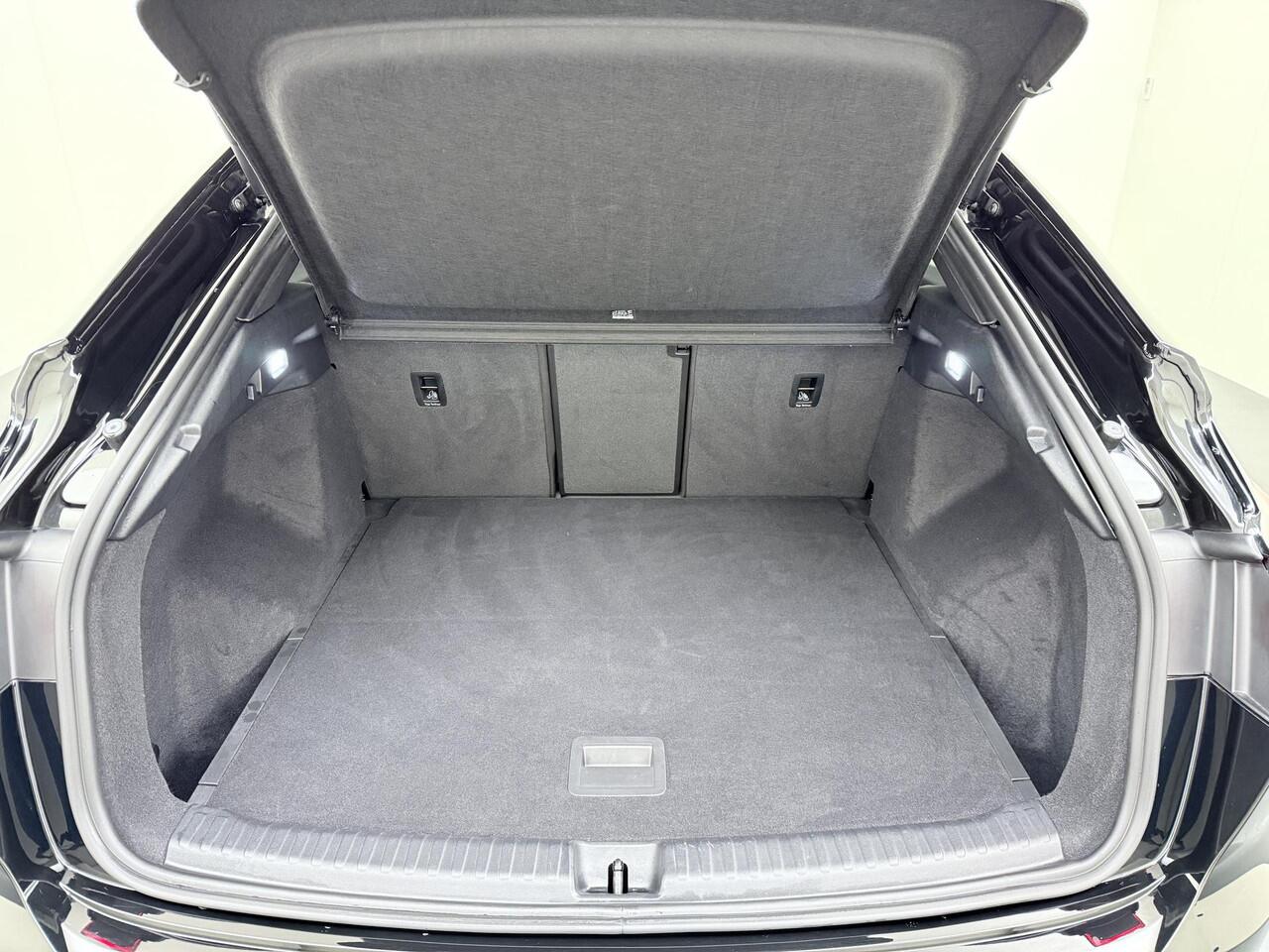 Audi Q4 Sportback e-tron 50 quattro 77 kWh S LINE VAN: ¤45.900,- VOOR: ¤40.877,- UW EINDEJAARSVOORDEEL: ¤5.023,- | in- exterieur | WARMTEPOMP| HEAD UP DISPLAY | ELECTR. STOELEN+GEHEUGEN | PANORAMADAK RIJKLAARPRIJS INCL. 12MND BOVAG | DEALER ONDERHOUDEN