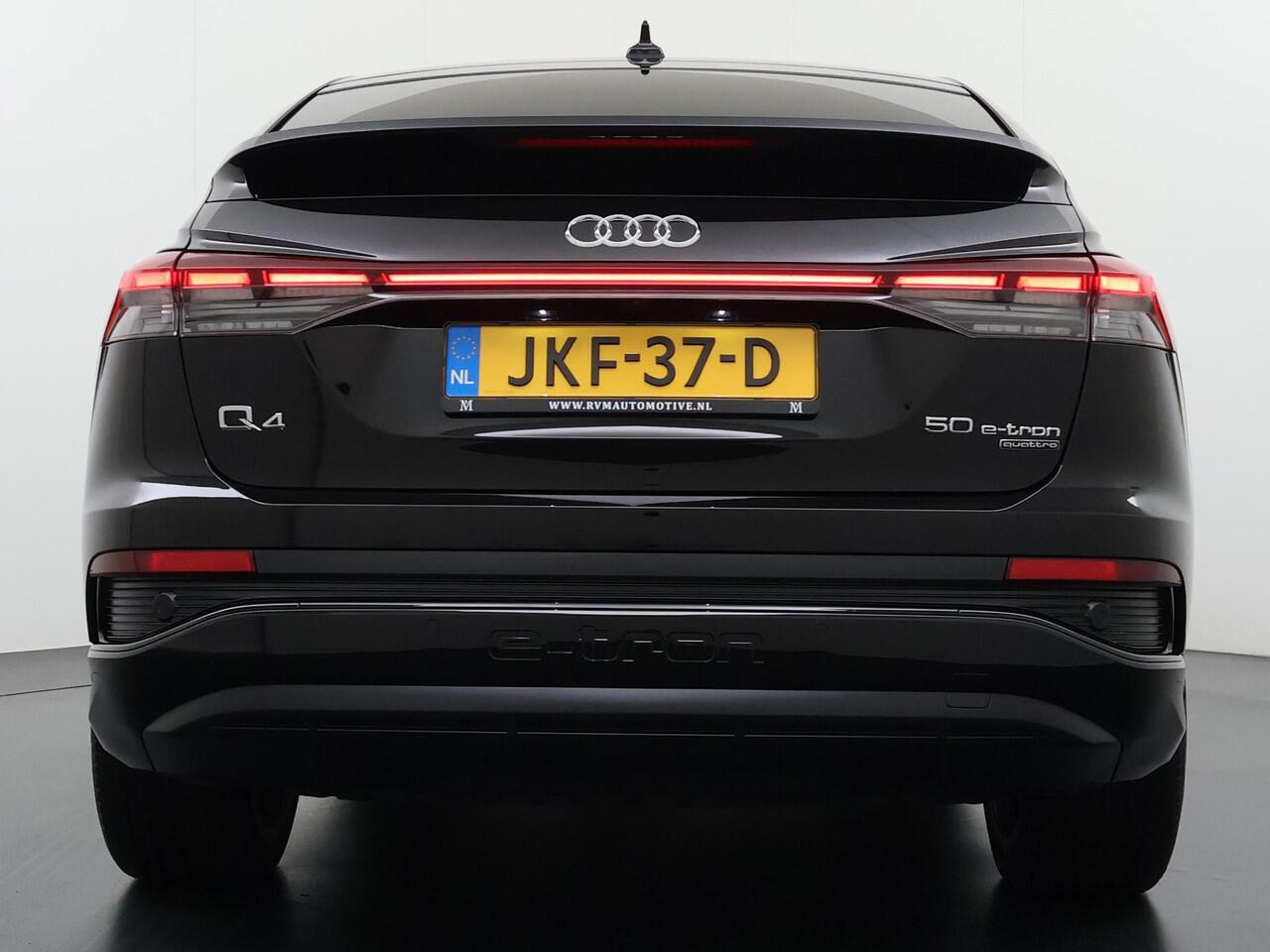 Audi Q4 Sportback e-tron 50 quattro 77 kWh S LINE VAN: ¤45.900,- VOOR: ¤40.877,- UW EINDEJAARSVOORDEEL: ¤5.023,- | in- exterieur | WARMTEPOMP| HEAD UP DISPLAY | ELECTR. STOELEN+GEHEUGEN | PANORAMADAK RIJKLAARPRIJS INCL. 12MND BOVAG | DEALER ONDERHOUDEN