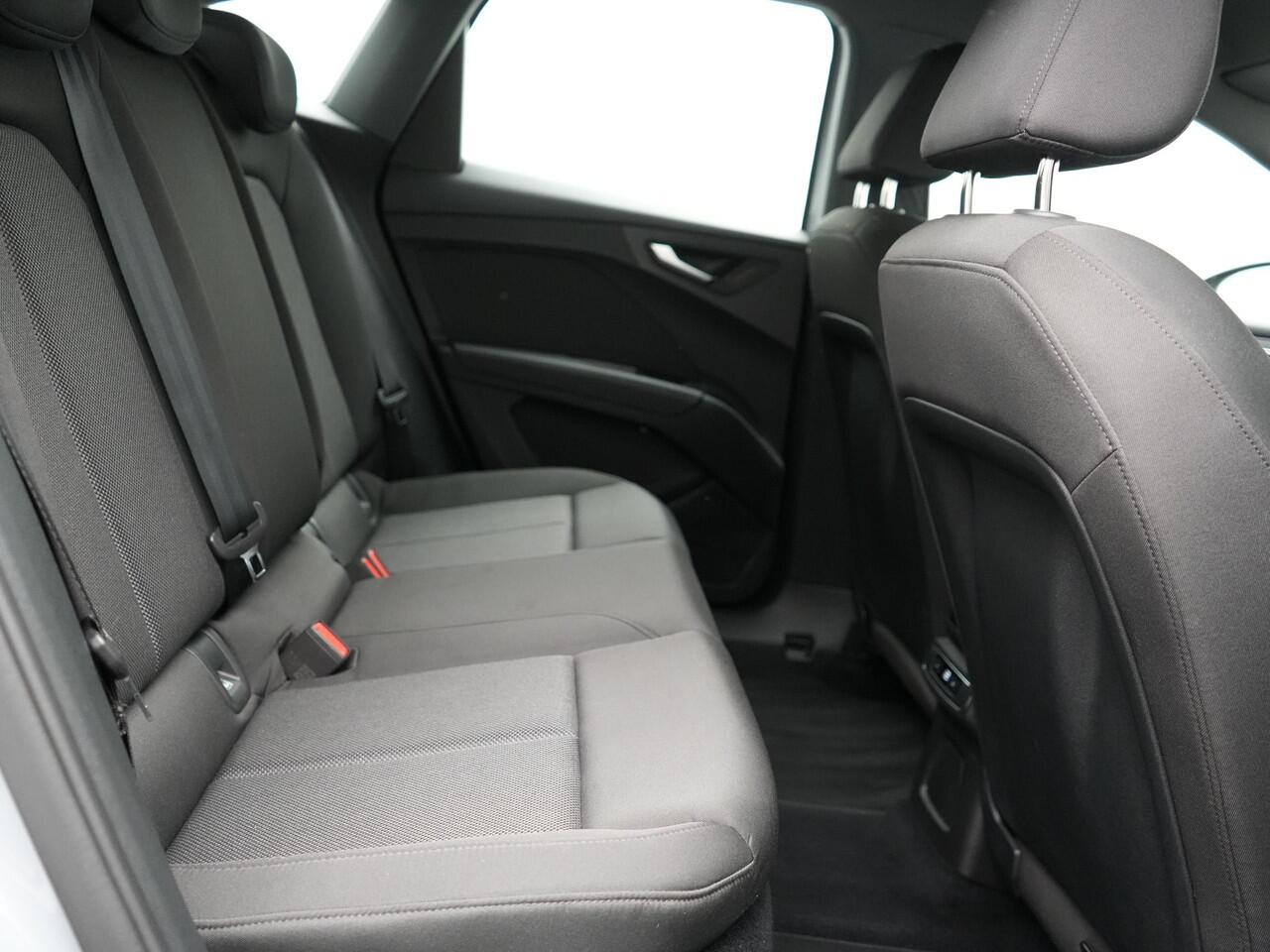 Audi Q4 Sportback E-Tron 35 Edition 55 kWh 170pk Dealer O.H INCL BTW | Adaptive Cruise | Camera | Verwarmde Stoelen | Virtual | Front Assist | Navigatie | DAB |