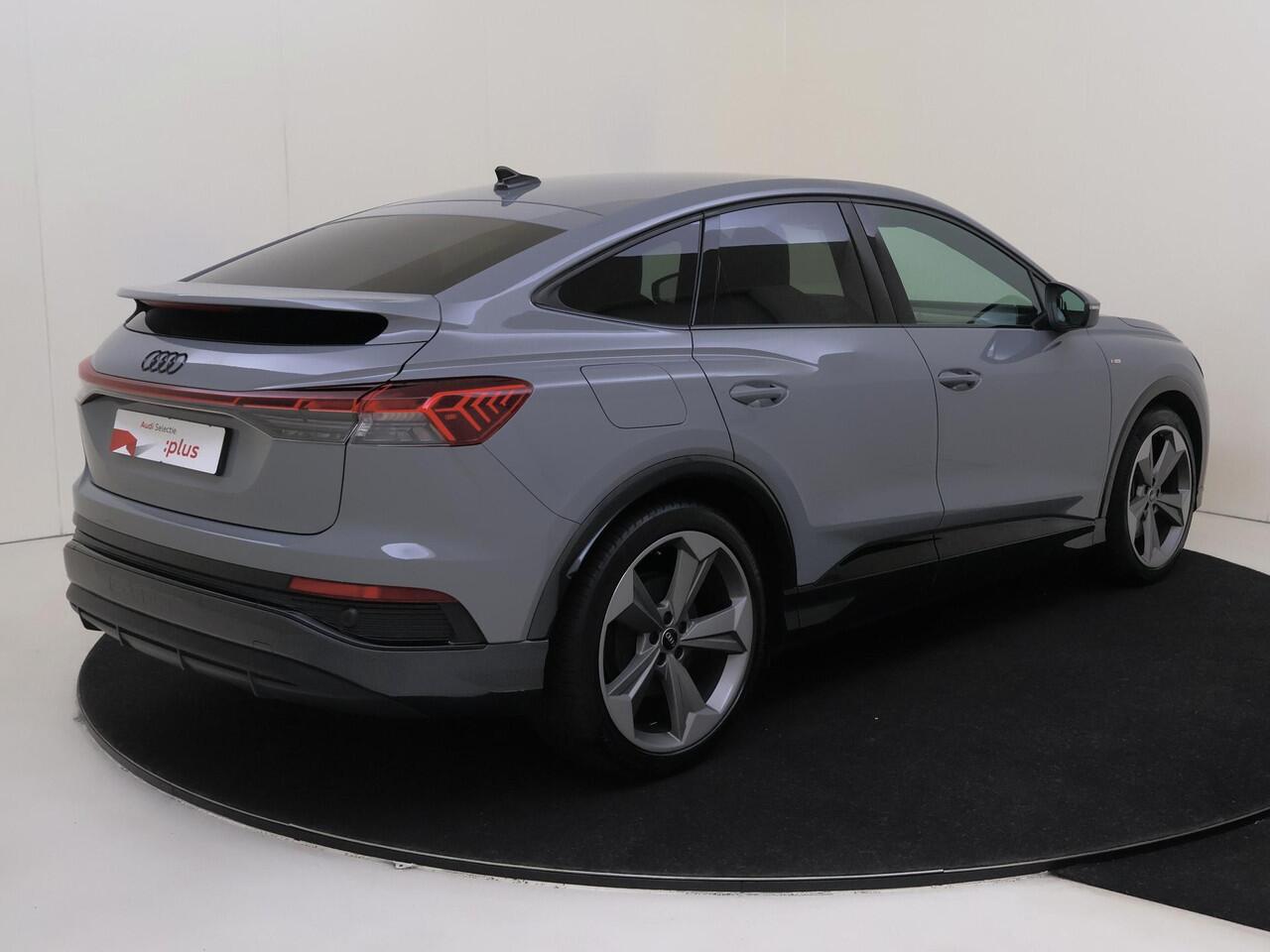 Audi Q4 Sportback e-tron 40 S edition 77 kWh | Head-up display | Keyless | LED matrix verlichting | Adaptieve cruise control | Achteruitrijcamera | Navigatie Plus | Leder/alcantara bekleding |