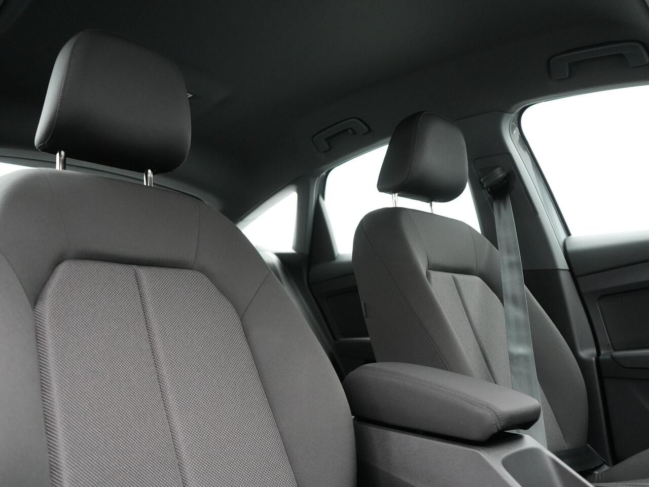 Audi Q4 Sportback E-Tron 35 Edition 55 kWh 170pk Dealer O.H INCL BTW | Adaptive Cruise | Camera | Verwarmde Stoelen | Virtual | Front Assist | Navigatie | DAB |