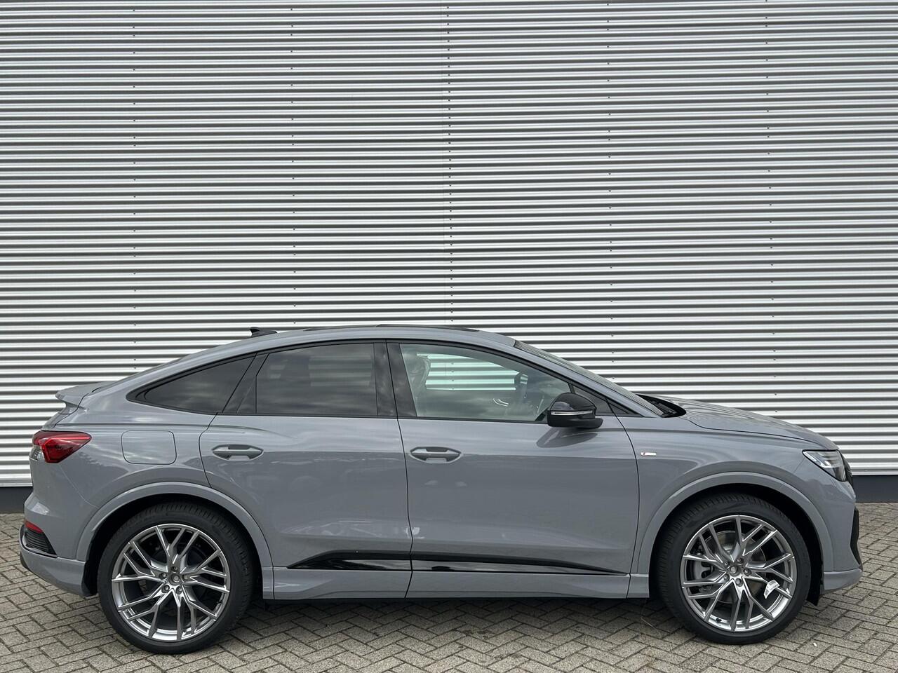 Audi Q4 Sportback e-tron S edition Competition e-tron 45 82 kWh 210 kW / 28 Elektrische Stoelen | Comfortsleutel | Glazen Panoramadak | Klimaatregelingpakket | Sfeerverlichting | Stuurverwarming | Trekhaak