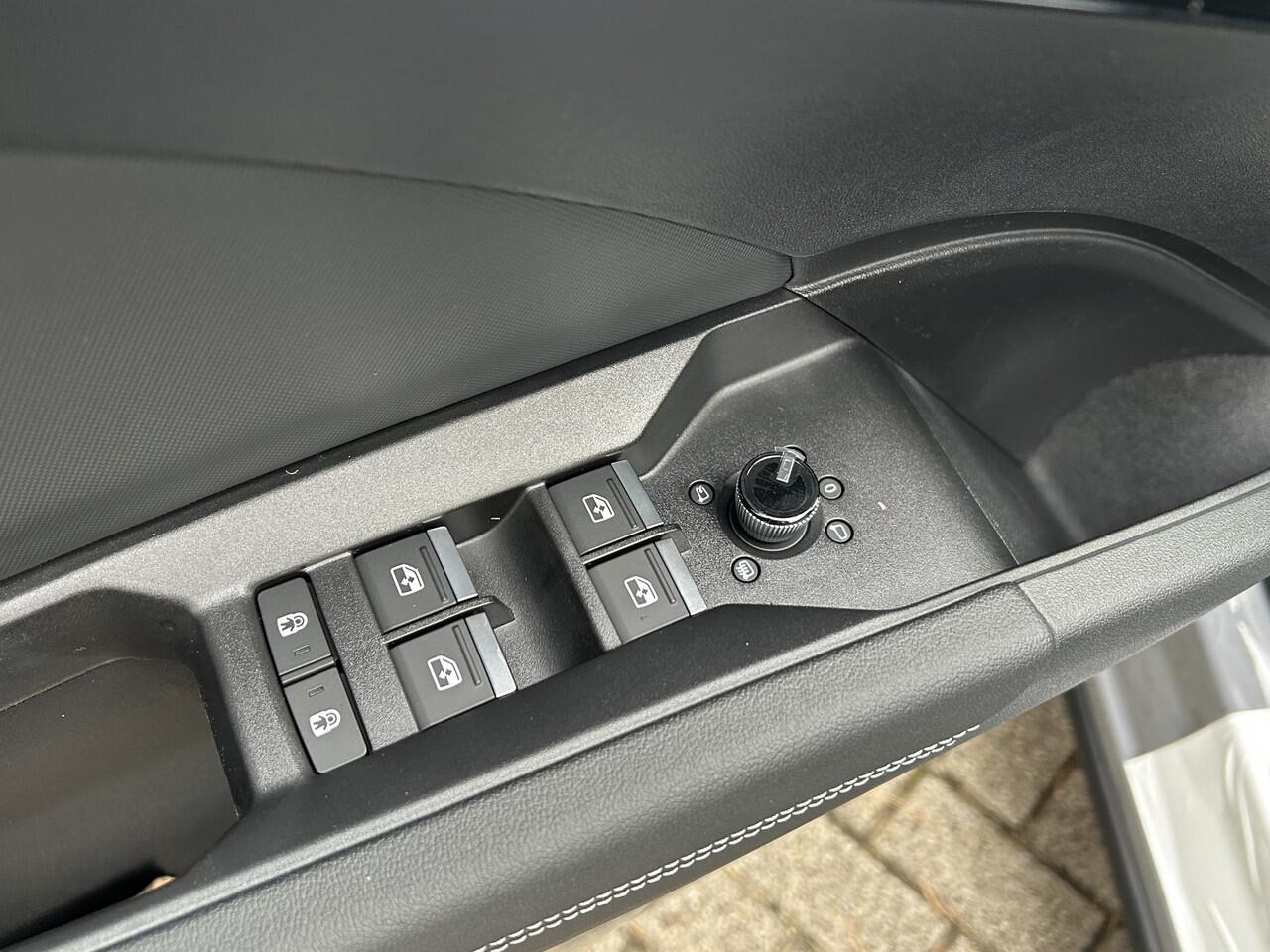 Audi Q4 Sportback e-tron S edition Competition e-tron 45 82 kWh 210 kW / 28 Elektrische Stoelen | Comfortsleutel | Glazen Panoramadak | Klimaatregelingpakket | Sfeerverlichting | Stuurverwarming | Trekhaak