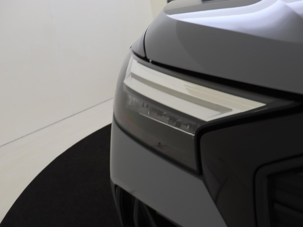 Audi Q4 Sportback e-tron 40 S edition 77 kWh | Head-up display | Keyless | LED matrix verlichting | Adaptieve cruise control | Achteruitrijcamera | Navigatie Plus | Leder/alcantara bekleding |