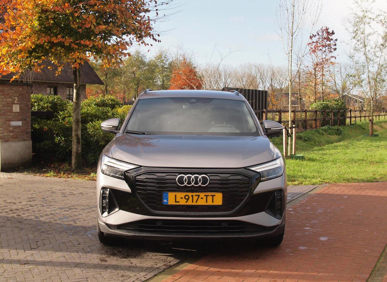 Audi Q4 e-tron 40 Launch edition 77 kWh | Camera | Waterpomp | | Trekhaak | Black Optic | NL-Auto |