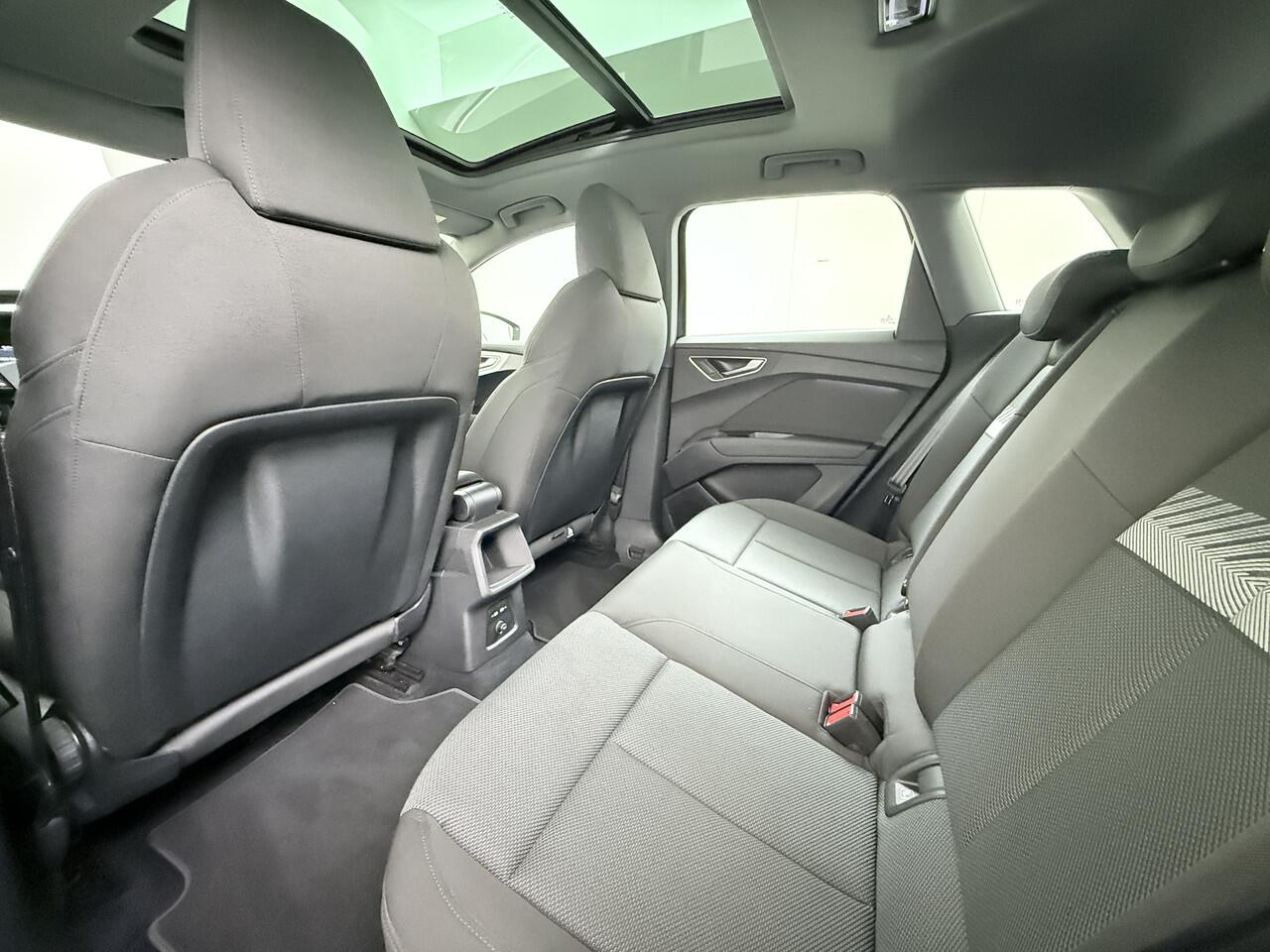 Audi Q4 e-tron L.E. Pano-dak-Schuifdak Camera Adap.Cruise W-pomp Navi-Plus Sportst.+Verwarmd PDC-a+v Matrix Led Advanced Plus Lmv 19" Elek.Achterklep Virtual Cockpit E-Call Bordherkenning Audi Connect +Phone-Box Keyless-Go A-Licht-Dynamisch S.O.H. 92% 1e Eigenaar Origin