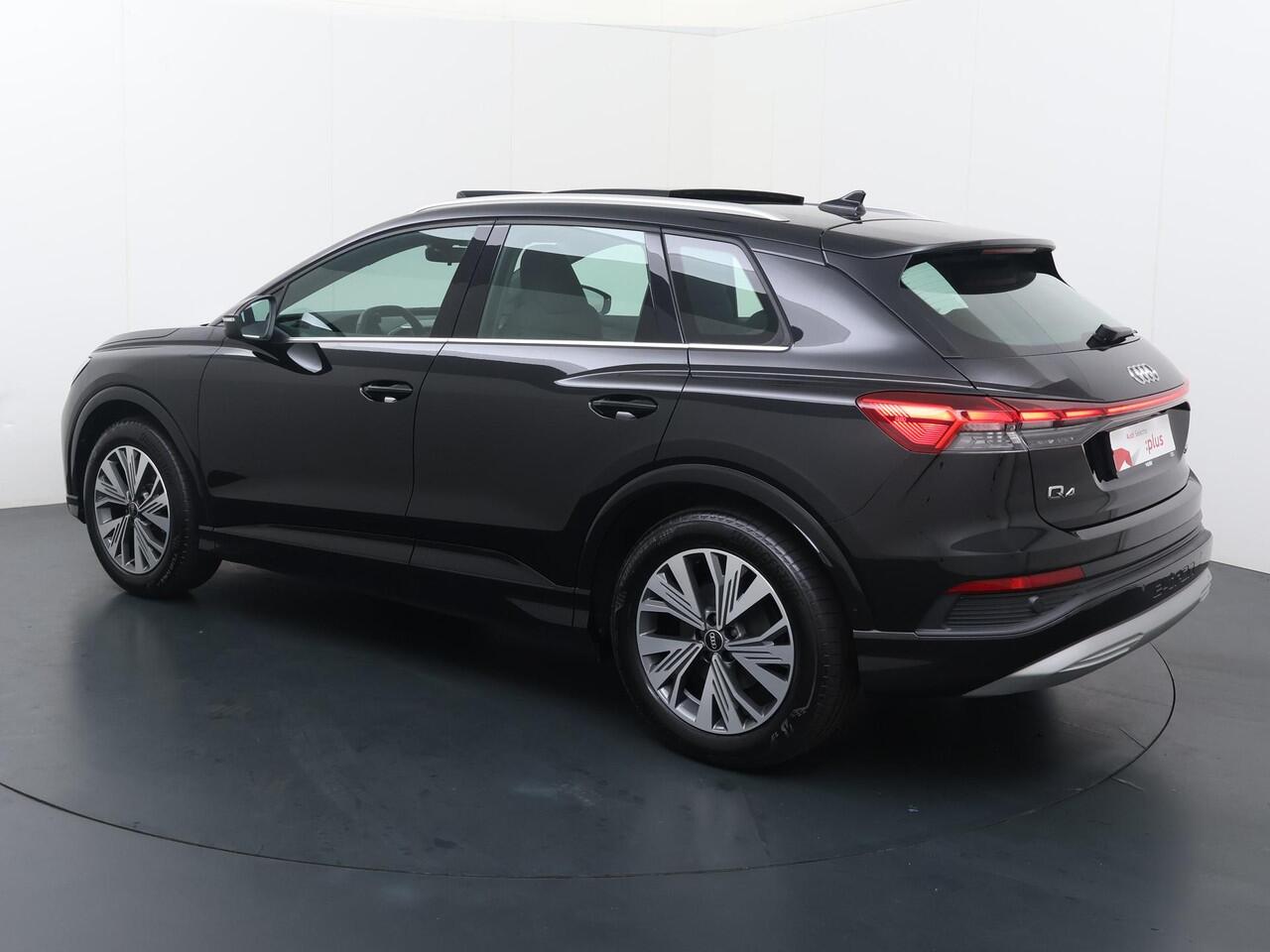 Audi Q4 e-tron 35 Launch edition Advanced Plus 55 kWh | 170 PK | Gratis onderhoud t/m 3 dec. 2028 | SoH 89% | Panoramadak | Adaptieve Cruise Control | Matrix LED koplampen | Navigatiesysteem |