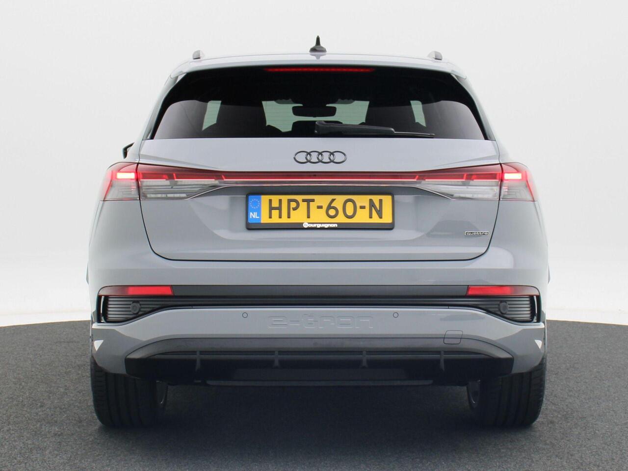 Audi Q4 e-tron 45 quattro | S Edition 82 kWh | Zwart optiek | 21 inch velgen | Privacyglas