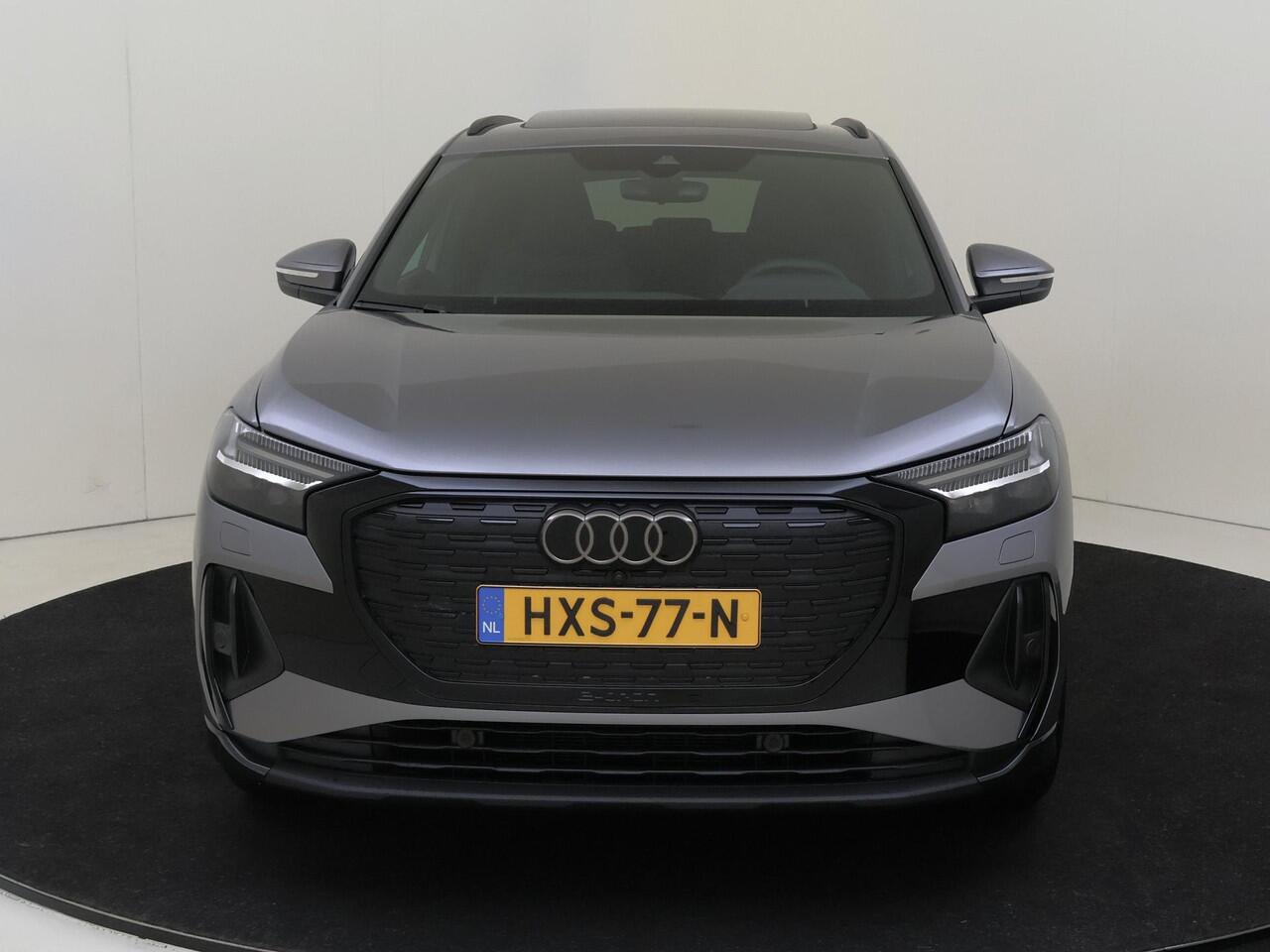 Audi Q4 e-tron 45 quattro S Edition 82 kWh | Panoramadak | 20 inch LM velgen | Achteruitrijcamera | Matrix | navigatie