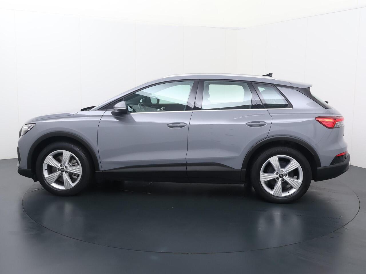 Audi Q4 e-tron 40 Edition 77 kWh | 204 PK | Gratis onderhoud t/m 3 aug. 2030 | SoH 95% | Matrix LED koplampen | Adaptieve Cruise control | Voorstoelen verwarmd |