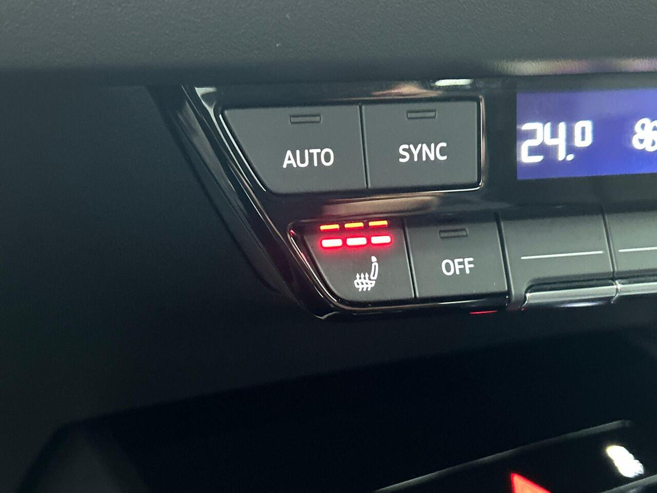 Audi Q4 e-tron 40 Launch edition Advanced 77 kWh Navigatie Apple Carplay/Android Auto Parkeersensoren Cruise Control Elektrische achterklep Ledverlichting Stoelverwarming Virtual Cockpit Climate Control Lichtmetalen velgen