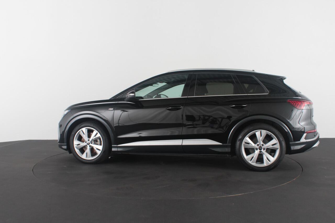 Audi Q4 e-tron 40 82 kWh S line > Camera/ Adaptief Cruise control/Stoelverwarming...