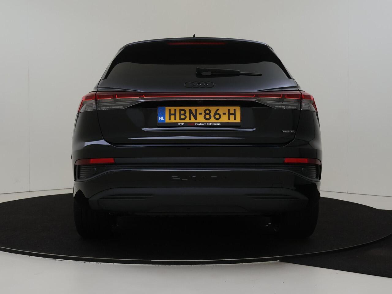 Audi Q4 e-tron 45 quattro Advanced edition 82 kWh | Achteruitrijcamera | LED Matrix | Stoelverwarming | Navigatie | Adaptieve cruise control | CarPlay | Elektrische achterklep |
