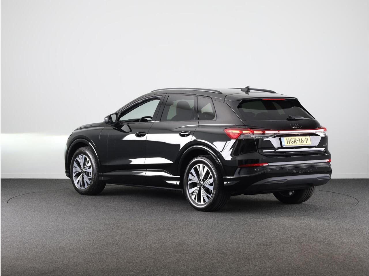 Audi Q4 e-tron 45 quattro Advanced edition 82 kWh 286pk | Adaptieve cruise controle | Parkeercamera achter | Optiekpakket zwart Plus