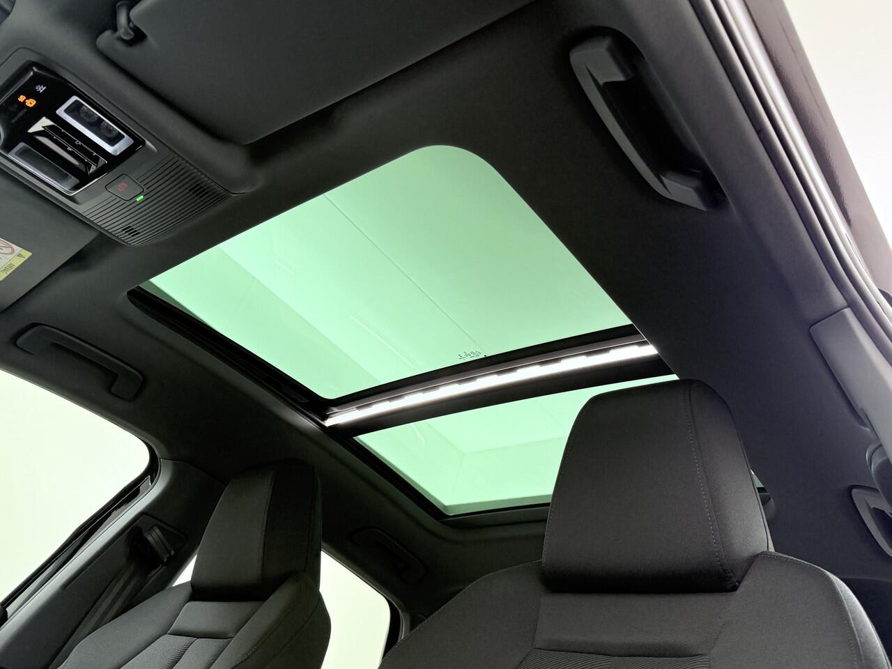 Audi Q4 e-tron L.E. Pano-dak-Schuifdak Camera Adap.Cruise W-pomp Navi-Plus Sportst.+Verwarmd PDC-a+v Matrix Led Advanced Plus Lmv 19" Elek.Achterklep Virtual Cockpit E-Call Bordherkenning Audi Connect +Phone-Box Keyless-Go A-Licht-Dynamisch S.O.H. 92% 1e Eigenaar Origin