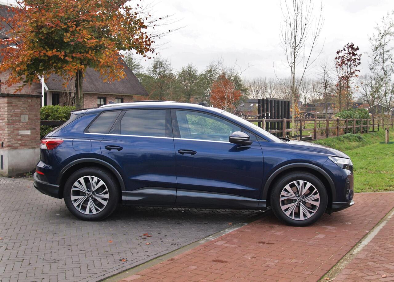 Audi Q4 e-tron 40 Launch edition Advanced Plus 77 kWh | Panoramadak | Camera | Trekhaak | Sfeerverlichting | Apple Carplay |