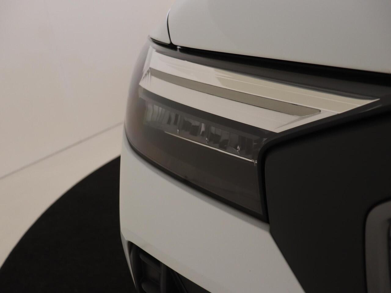 Audi Q4 e-tron 35 Launch edition Advanced 55 kWh | Achteruitrijcamera | Adaptieve cruise control | Dodehoek detectie | Stoelverwarming | Navigatie Plus | Elektrisch inklapbare buitenspiegels |