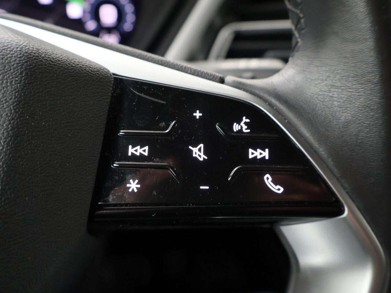 Audi Q4 e-tron 40 Launch edition Advanced 77 kWh | 204 PK | Gratis onderhoud t/m 8 jun. 2028 | SoH 91% | Adaptieve Cruise Control | Head-up display | Matrix LED koplampen | Achteruitrijcamera |