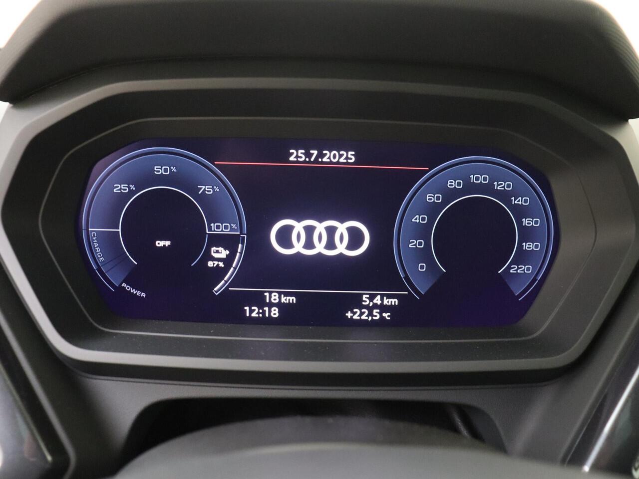 Audi Q4 e-tron 45 quattro S Edition 82 kWh | Panoramadak | 20 inch LM velgen | Achteruitrijcamera | Matrix | navigatie