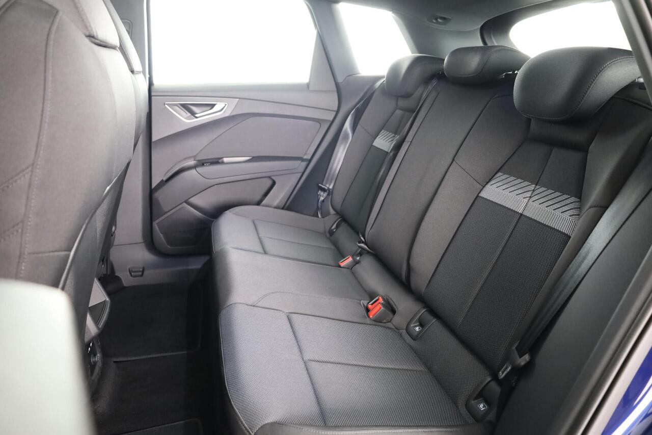 Audi Q4 e-tron 45 quattro Advanced edition 82 kWh 286pk | Navigatie | Parkeercamera | Adaptive cruise controle | Optiek pakket zwart |