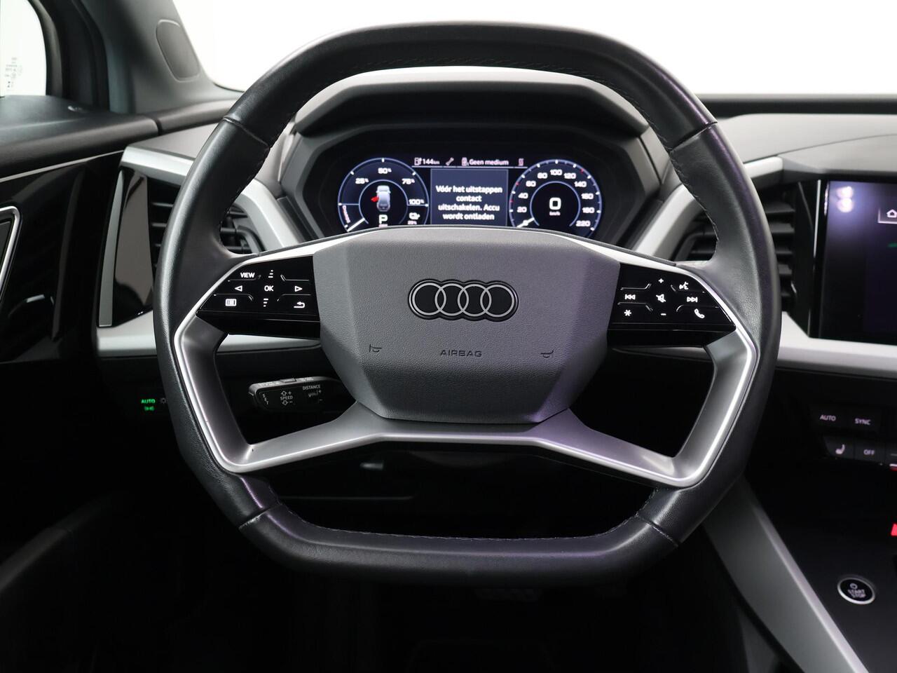 Audi Q4 e-tron 40 Edition 77 kWh | 204 PK | Gratis onderhoud t/m 3 aug. 2030 | SoH 95% | Matrix LED koplampen | Adaptieve Cruise control | Voorstoelen verwarmd |