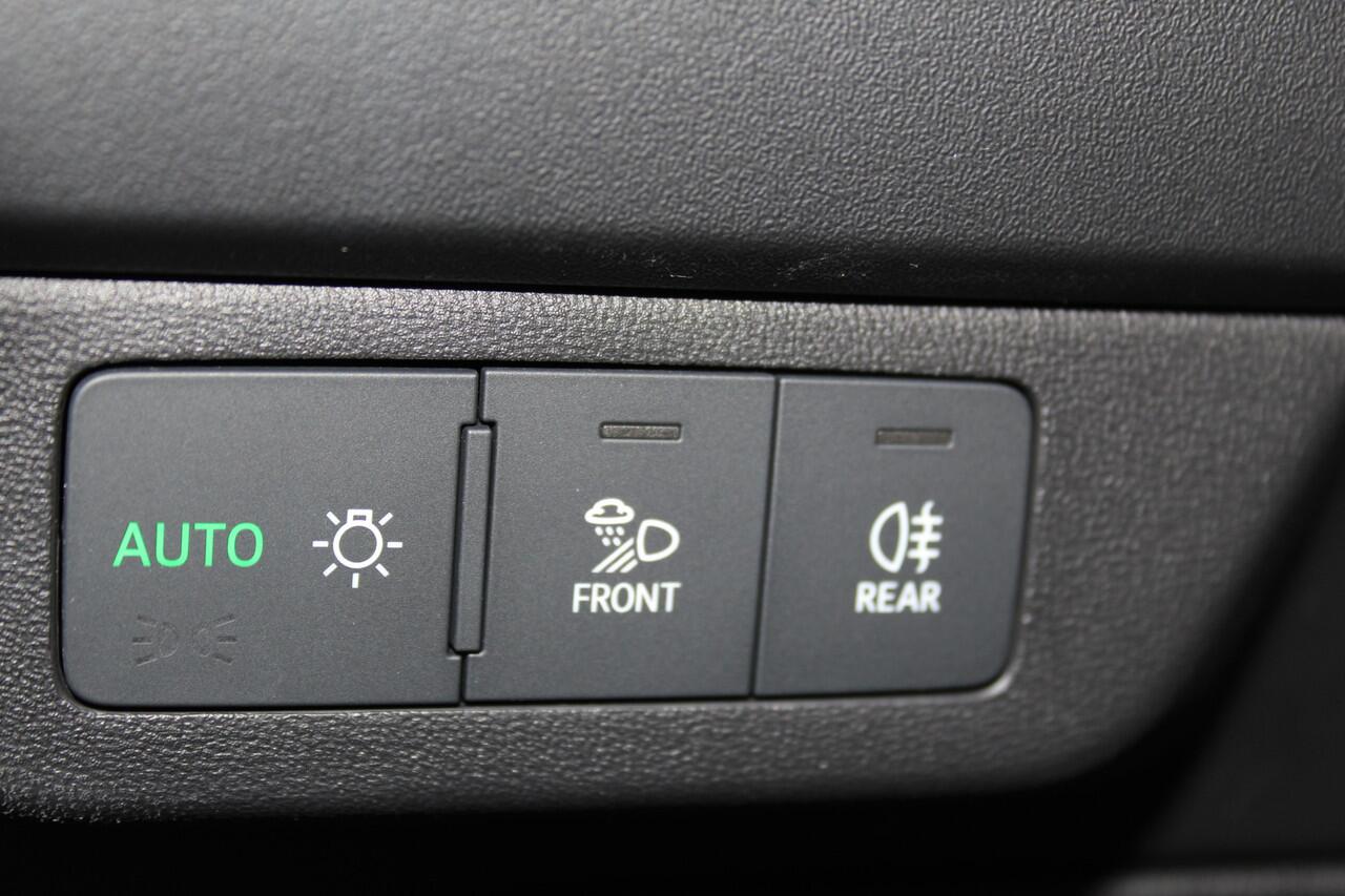 Audi Q4 e-tron 50 quattro S-Edition 77kWh. ELEKTRISCH ! Voorzien van diverse opties ! Autm. airco dual, navigatie, telefoonvoorb., elektr. panodak, LM wielen, DAB radio, camera, parkeersensoren, head-up display, elektr. achterklep, lederen int., stoel- en stuurwiel verw