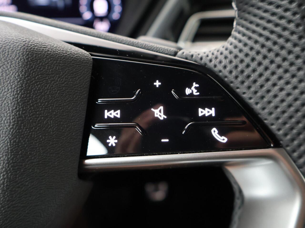 Audi Q4 e-tron 45 quattro S Edition 82 kWh | 286 PK | SoH 99% | Trekhaak | Elek. achterklep | Matrix LED koplampen | 21" LM velgen | Head-up Display |