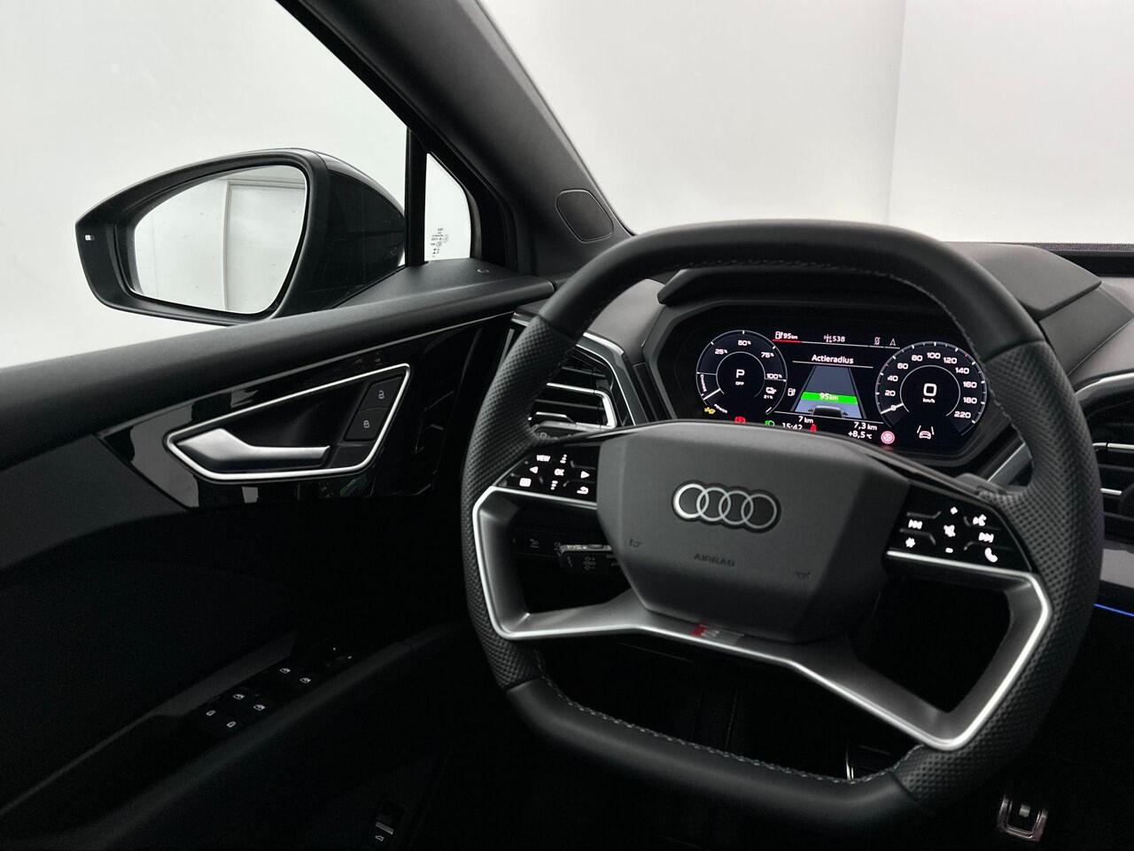 Audi Q4 e-tron S edition Competition 45 82 kWh 210 kW / 28