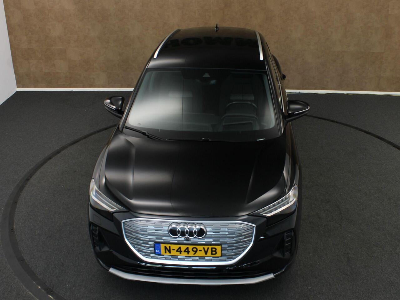 Audi Q4 e-tron 40 Launch Edition 77 kWh - SOH 92% - DODEHOEKDETECTIE - NAVIGATIESYSTEEM FULL-MAP - ELEKTRISCHE ACHTERKLEP - ACHTERUITRIJCAMERA - CLIMATE CONTROL - HEAD-UP DISPLAY - VOORSTOELEN VERWARMD - PARKEERSENSOREN ACHTER