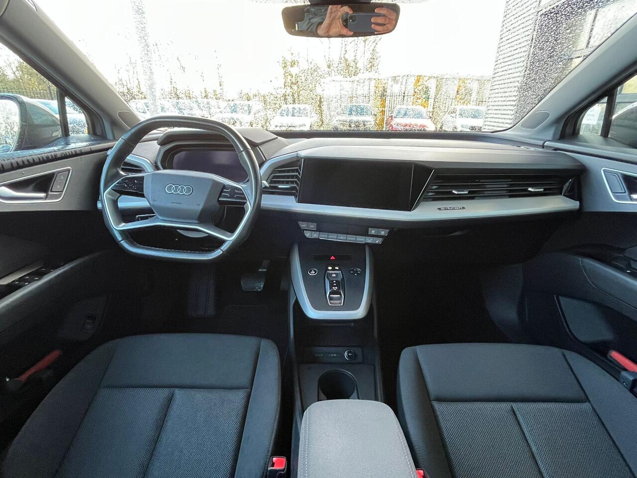 Audi Q4 e-tron 35 Launch edition 55 kWh / Elect. achterklep / Smartphone Interface / Stoelverwarming / 19 Inch