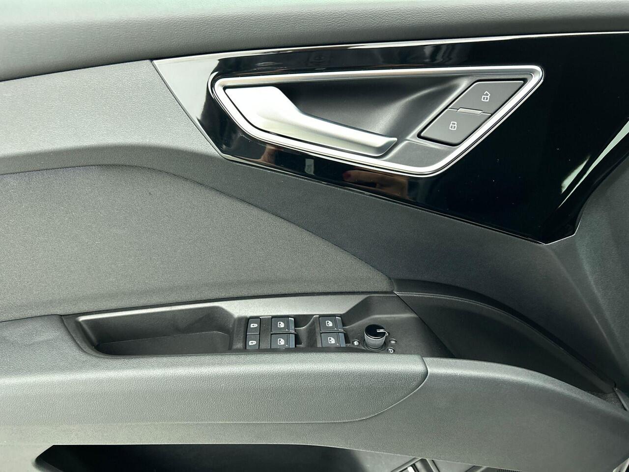 Audi Q4 e-tron 40 Launch edition Advanced 77 kWh Navigatie Apple Carplay/Android Auto Parkeersensoren Cruise Control Elektrische achterklep Ledverlichting Stoelverwarming Virtual Cockpit Climate Control Lichtmetalen velgen