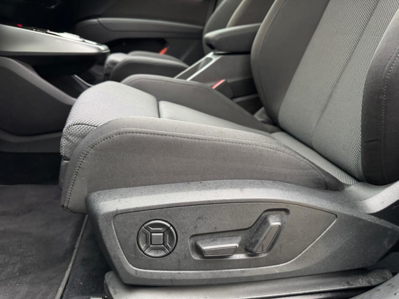 Audi Q4 e-tron 40 Launch edition Advanced Plus 77 kWh - camera - stoelverwarming