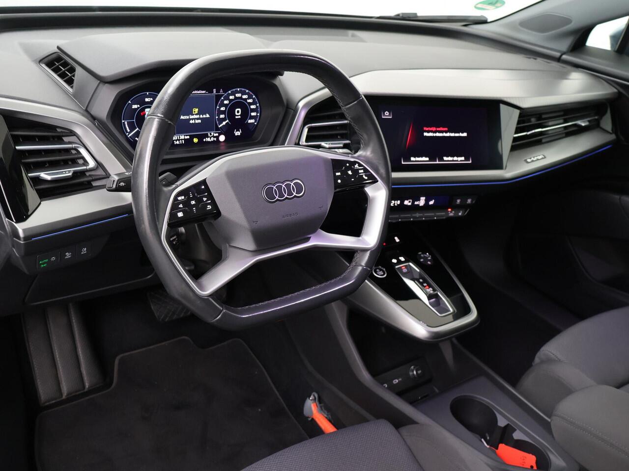 Audi Q4 e-tron 40 Launch edition Advanced Plus 77 kWh | 204 PK | Gratis onderhoud t/m 3 sep. 2028 | SoH 89% | Panoramadak | Adaptieve Cruise Control | 21"LM velgen | Matrix LED koplampen |