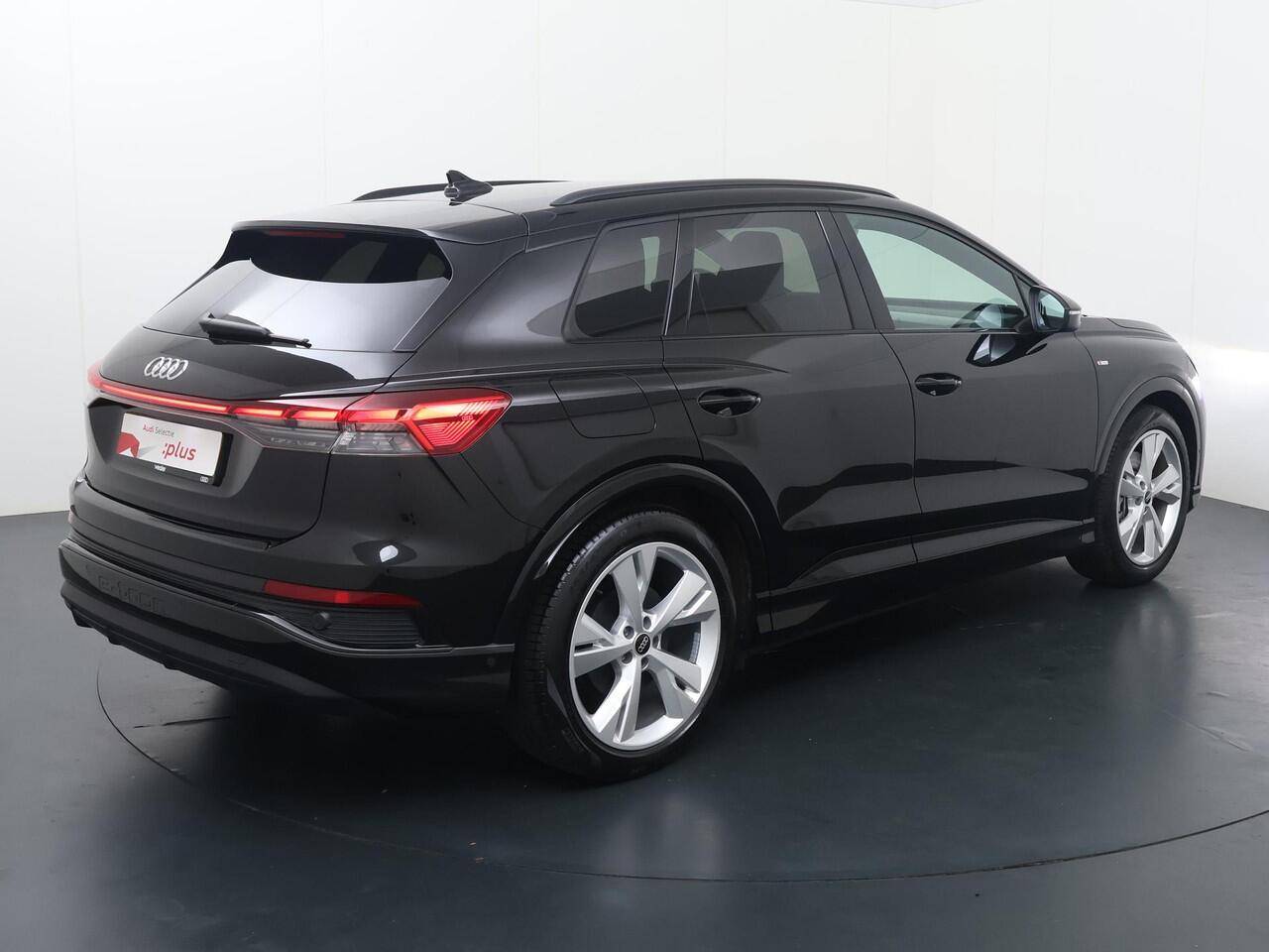 Audi Q4 e-tron 40 S edition 77 kWh | 204 PK | Matrix LED koplampen | S line | Navigatiesysteem | Adaptive cruise control |