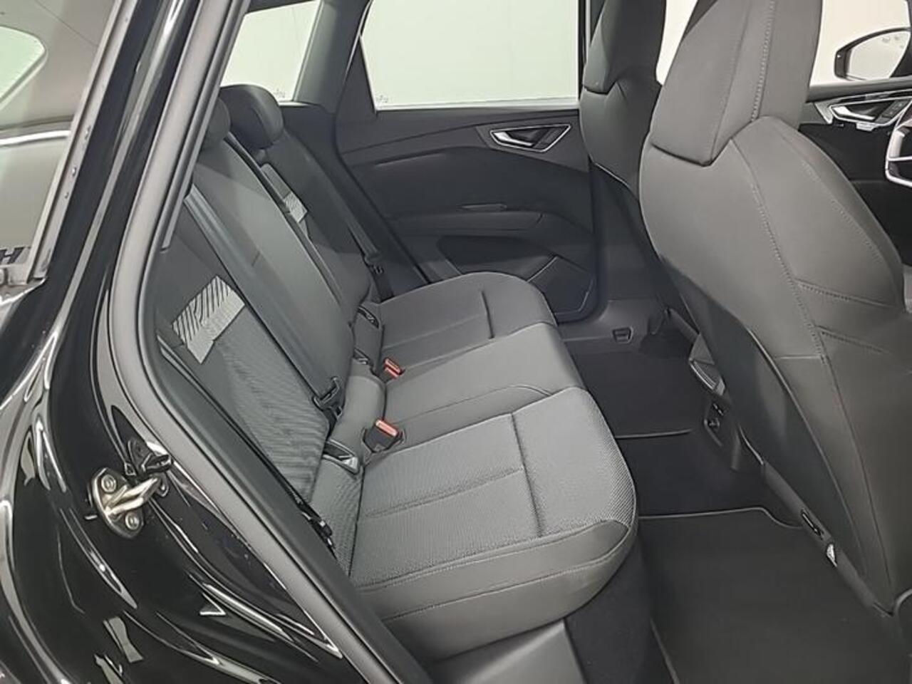 Audi Q4 e-tron 40 Launch edition Advanced Plus 77 kWh | Trekhaak |