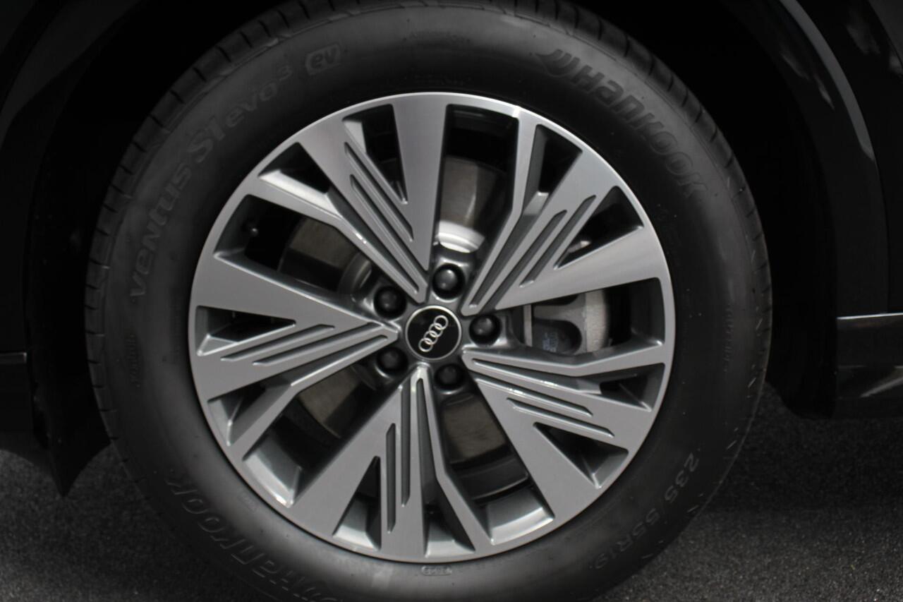 Audi Q4 e-tron 40 Advanced Edition Navigatie Climate Control DAB Led Electrisch bedienbare achterklep 19" Lichtmetalen velgen
