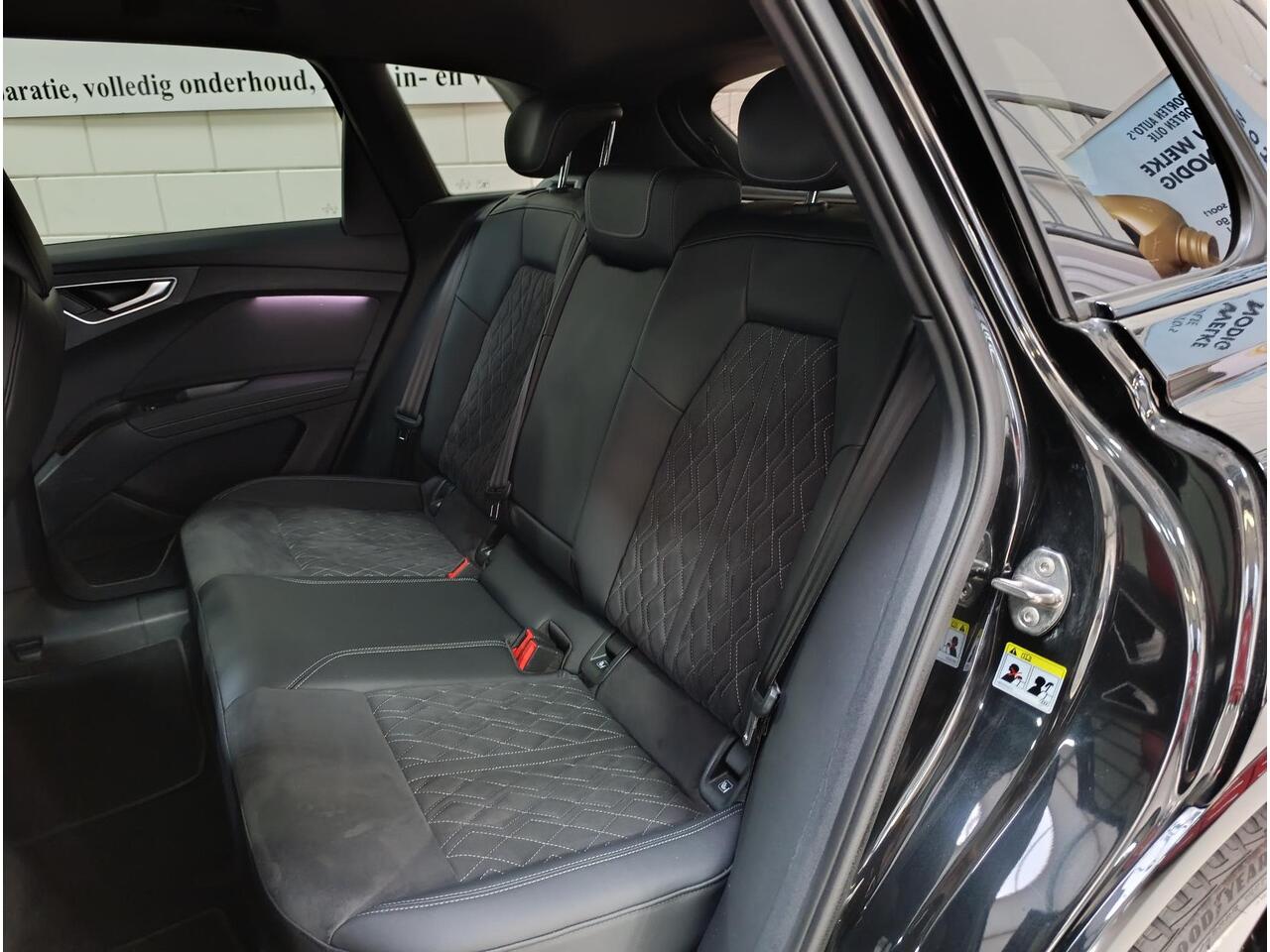 Audi Q4 e-tron 50 quattro Launch edition S Competition 77 kWh Black edition | 4x nieuwe all seasonbanden | alcatara