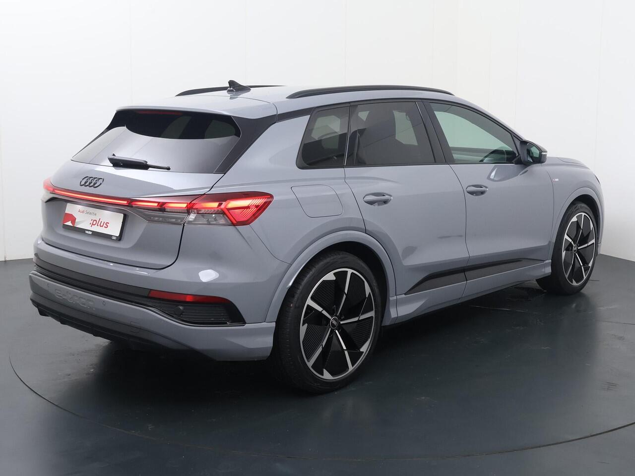 Audi Q4 e-tron 50 quattro Launch edition S Competition 77 kWh | 299 PK | SoH 89% | Warmtepomp | Head-up display | 21" LM velgen | S line | Matrix LED koplampen |