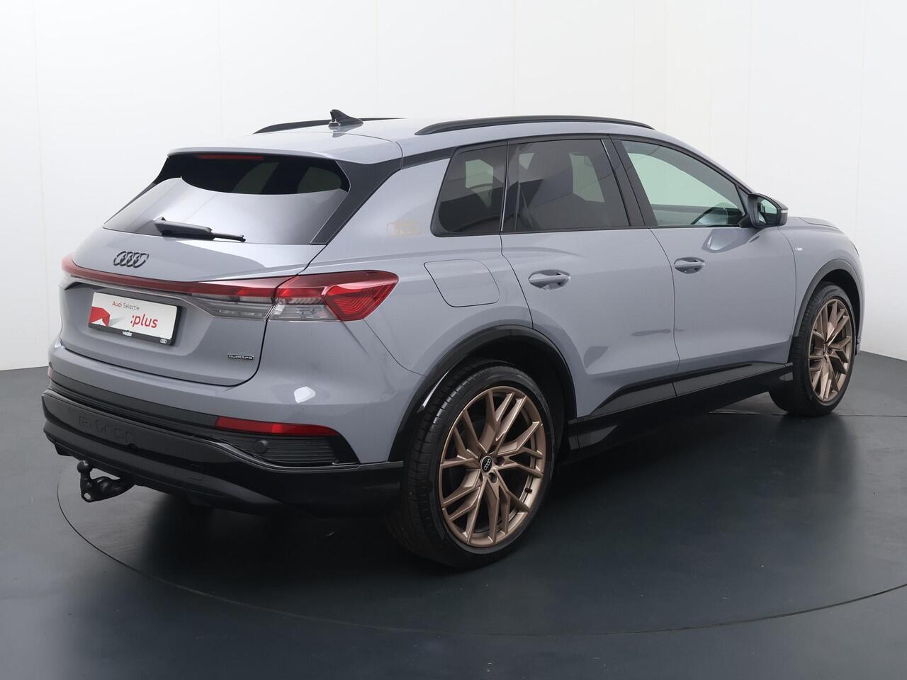 Audi Q4 e-tron 45 quattro S Edition 82 kWh | 286 PK | SoH 99% | Trekhaak | Elek. achterklep | Matrix LED koplampen | 21" LM velgen | Head-up Display |