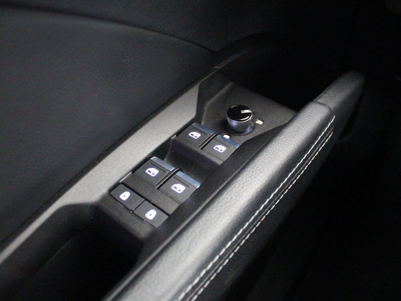 Audi Q4 e-tron 40 Launch edition Advanced Plus 77 kWh | SoH 94 % | Sport onderstel | Getint glas | Leder |*