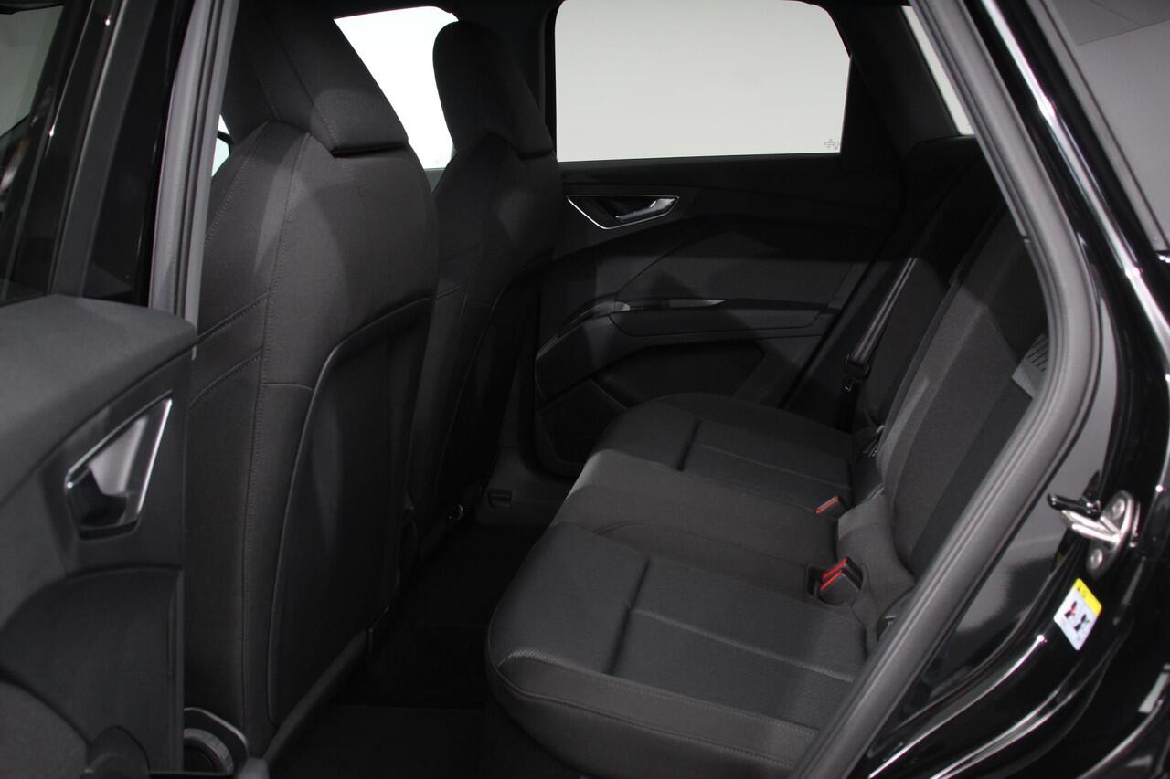Audi Q4 e-tron 40 Advanced Edition Navigatie Climate Control DAB Led Electrisch bedienbare achterklep 19" Lichtmetalen velgen