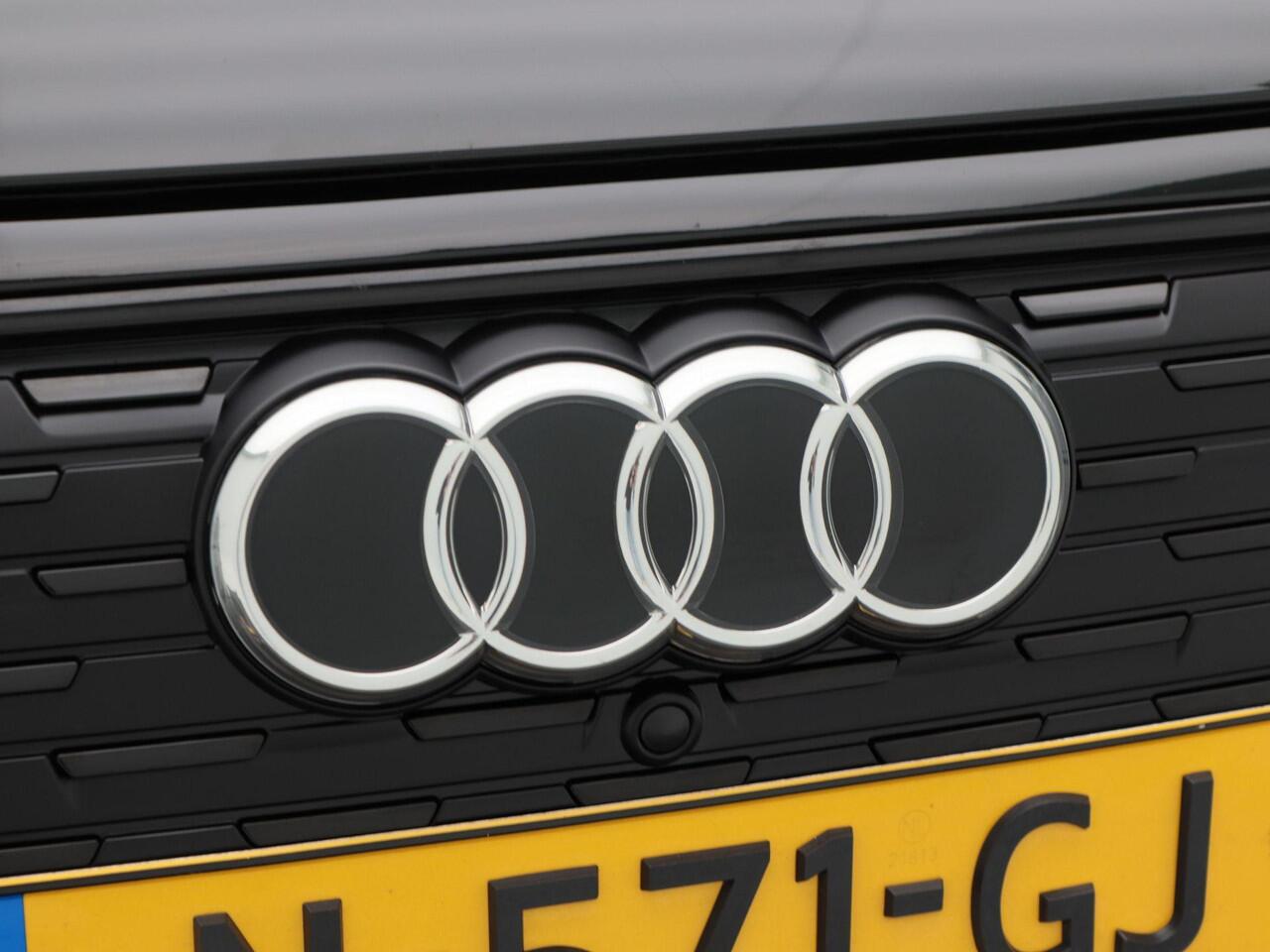 Audi Q4 e-tron 40 77 kWh 204 Pk Automaat S-Line | Camera | CarPlay | Adaptive Cruise | Elektrische Achterklep | LED | 20 Inch | 75.539 Km